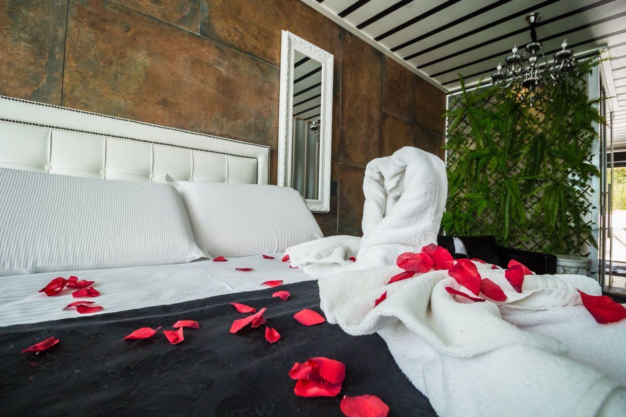 Double Room with Spa Bath,697084368:JPEG